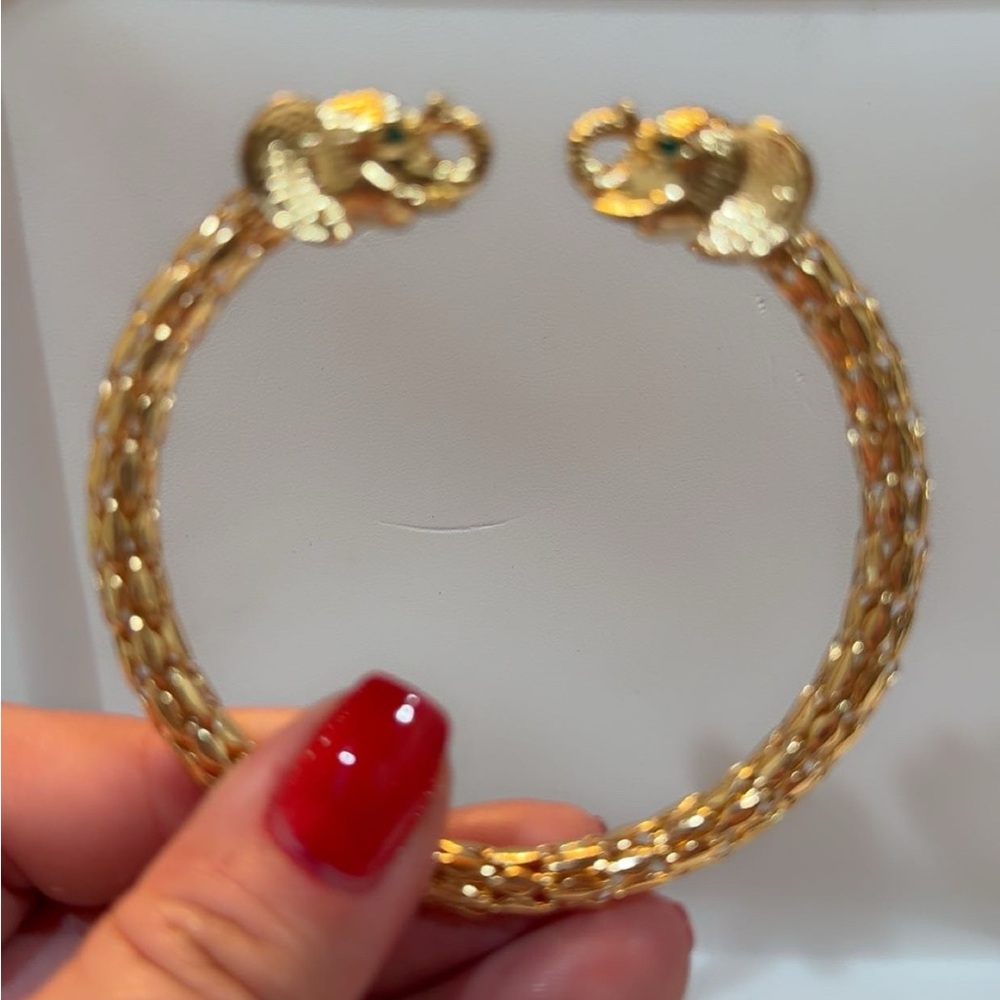 Elegant Gold Bracelet